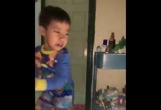 The moment the little prankster got pranked. u00e2u20acu201d Image via Twitter/@sabiyusof