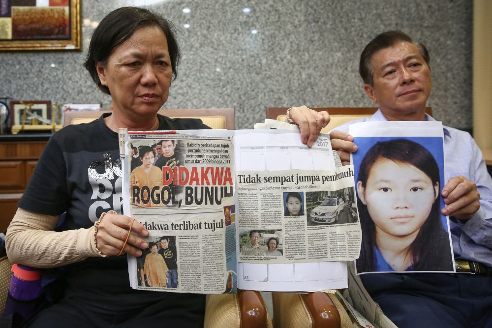 Tan Siew Lin (left) holds up news clippings of her daughter Annie Kok Yin Cheng as she speaks during a news conference at the Legal Affairs Division of the Prime Minister's Department in Putrajaya January 14, 2020. — Picture by Yusof Mat Isa