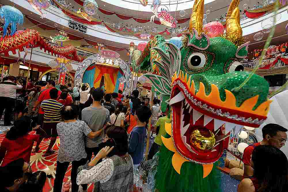 The well-decorated Queensbay Mall fully prepared for the Chinese New Year shopping crowd. — Picture by Sayuti Zainudin
