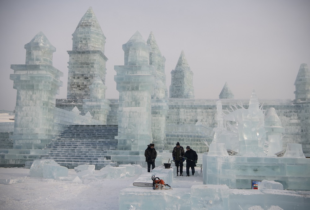 Workers use shovels to clear some snow before tourists arrive at the Harbin International Ice and Snow Festival in Harbin, in Chinau00e2u20acu2122s northeast Heilongjiang province January 6, 2020. u00e2u20acu201d AFP pic