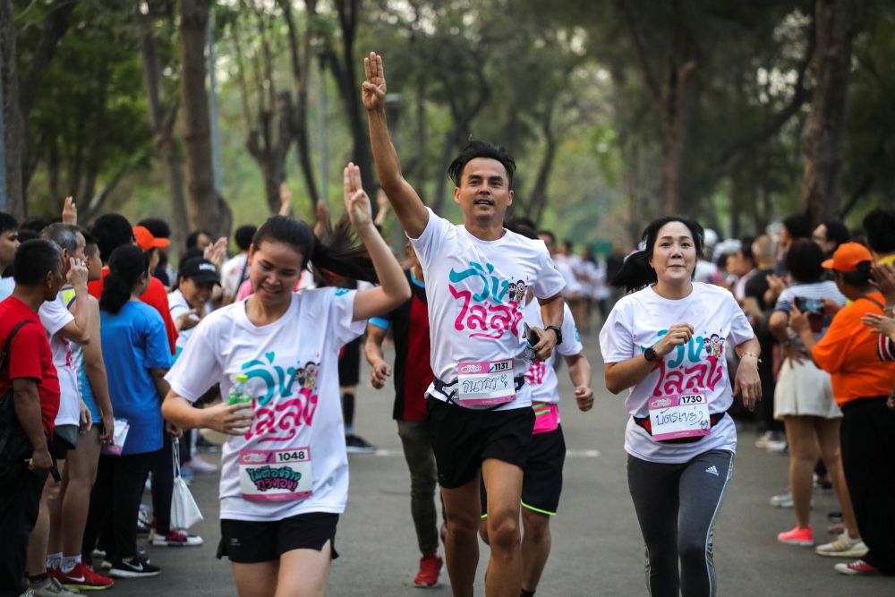 Runners flash three-finger salute as they attend a u00e2u20acu02dcRun Against Dictatorshipu00e2u20acu2122 event at a public park in Bangkok, Thailand, January 12, 2020. u00e2u20acu201d Reuters pic