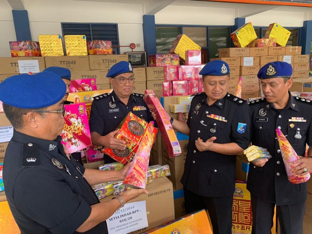 Region Two marine police commander Assistant Commissioner Abdul Rahman Mohamad (centre) with the seized fireworks and firecrackers in Tampoi January 1, 2020. u00e2u20acu201d Picture by Ben Tan