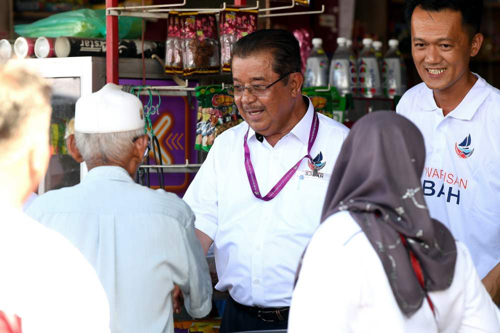 Warisan candidate Datuk Karim Bujang meets the residents in Kimanis January 11, 2020. u00e2u20acu2022 Bernama pic