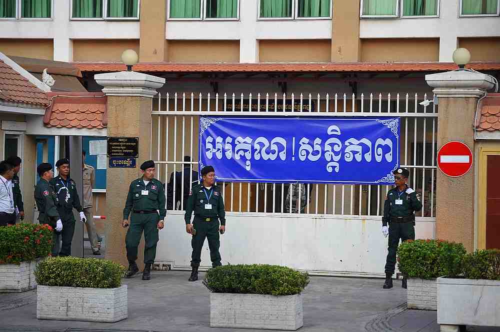 Police officers stand guard in front of Phnom Penh municipal court during the trial of detained former Cambodia National Rescue Party (CNRP) leader Kem Sokha in Phnom Penh January 15, 2020. u00e2u20acu201d AFP pic