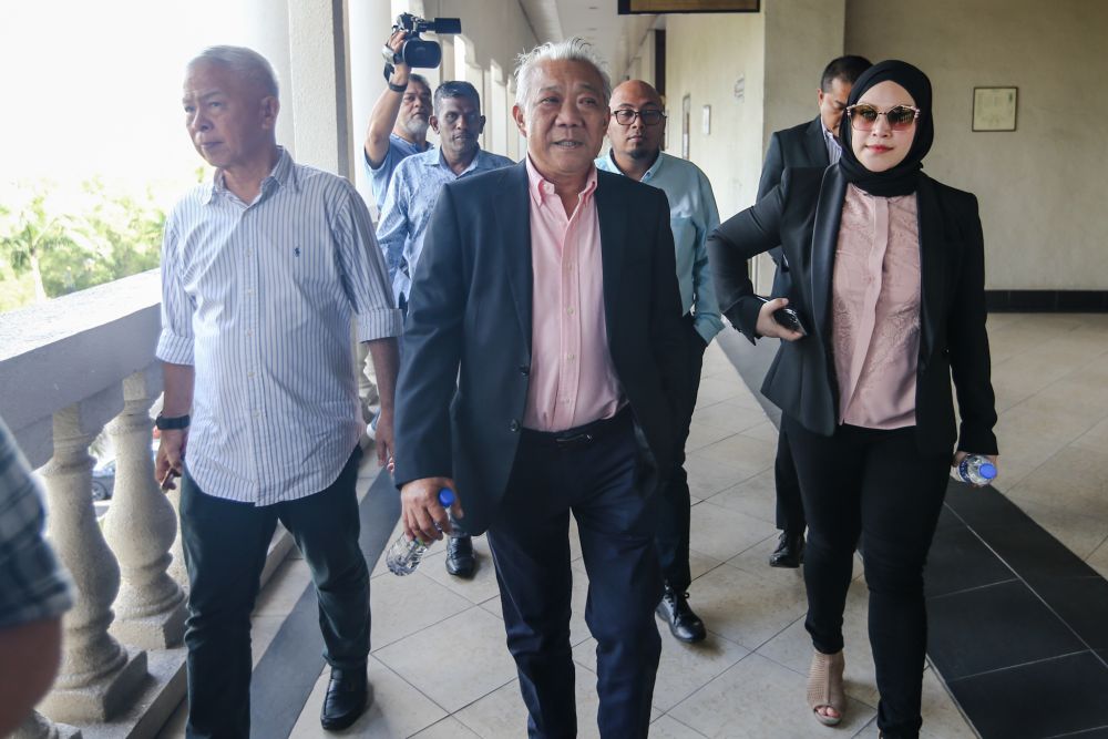 Datuk Seri Bung Moktar Radin is pictured with Datin Seri Zizie Izette A. Samad (right) at the Kuala Lumpur Courts Complex January 2, 2020. u00e2u20acu201d Picture by Firdaus Latif