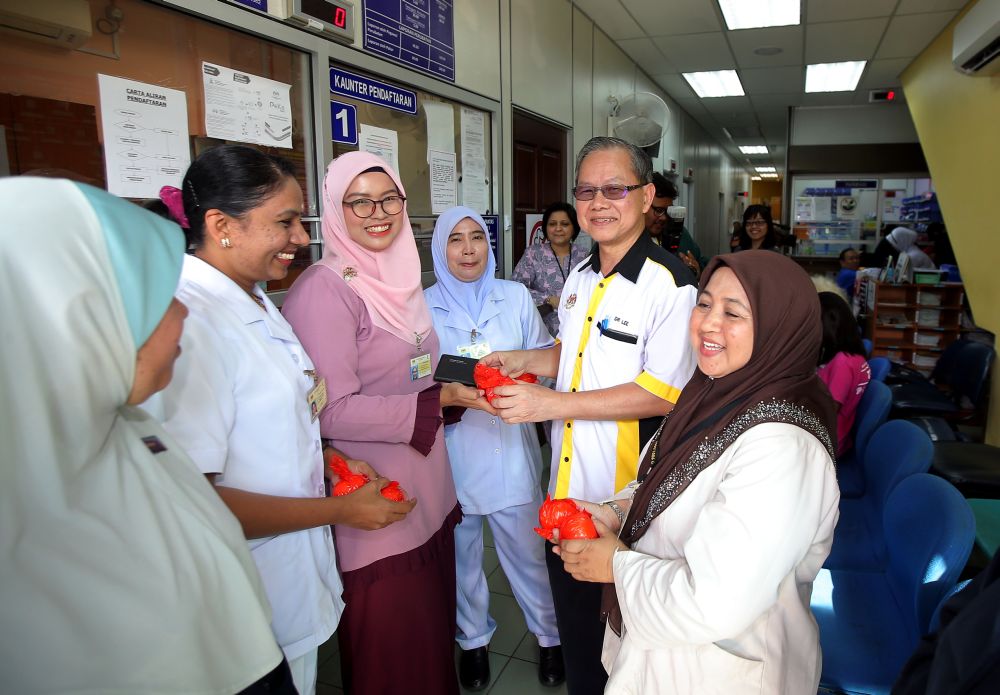Deputy Health Minister Dr Lee Boon Chye distributes mandarin oranges to staff at the Bijih Timah Health Clinic in Ipoh January 17, 2020. u00e2u20acu201d Picture by Farhan Najib