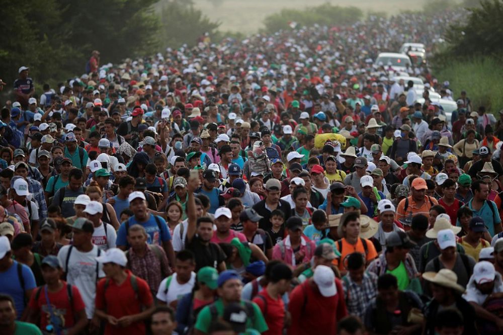 A caravan of thousands of migrants from Central America, en route to the United States, makes its way to San Pedro Tapanatepec from Arriaga, Mexico, October 27, 2018. u00e2u20acu201d Reuters pic
