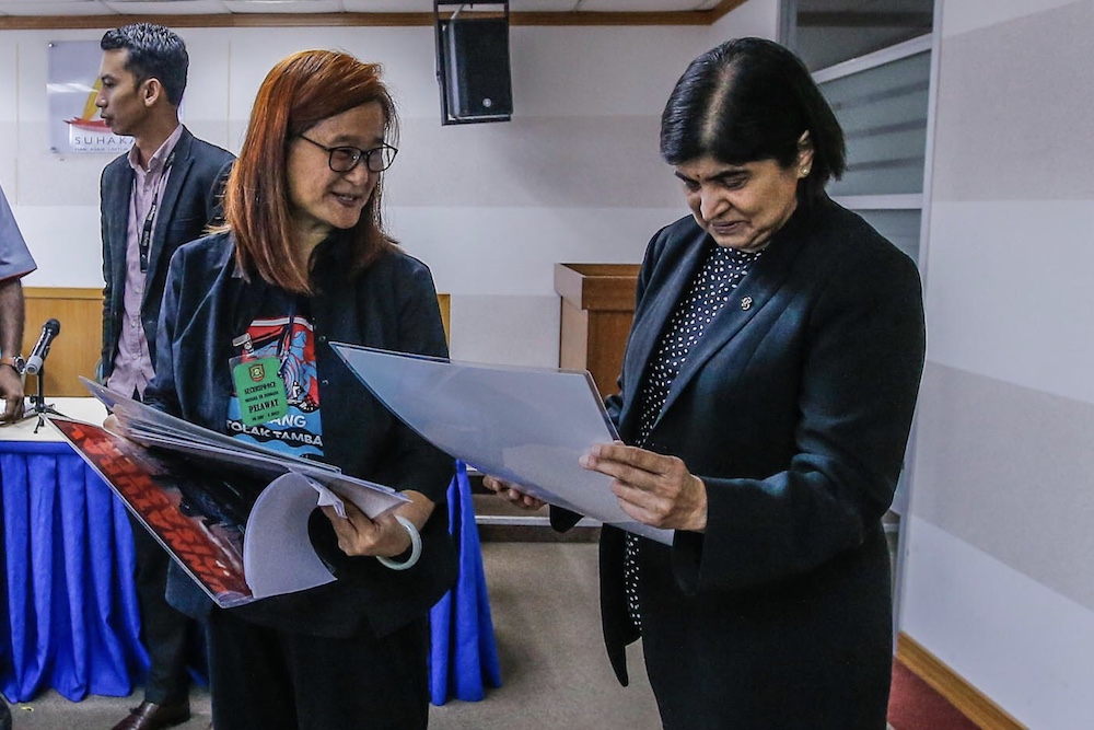 Penang Forum committee member, Khoo Salma Nasution, and legal representative for Penang Tolak Tambak, Datuk Ambiga Sreenevasan, at the handover of the Penang Tolak Tambak memorandum in Kuala Lumpur January 16, 2020. — Picture by Hari Anggara