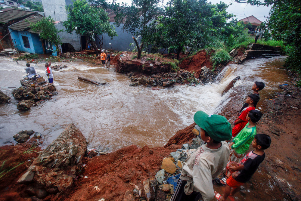 People look at a dam which collapsed after heavy rains in Bogor, West Java province January 2 2020. u00e2u20acu201d Picture by Antara Foto/Yulius Satria Wijaya via Reuters