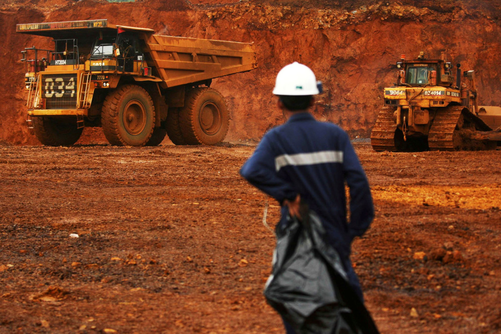 A worker watches as trucks load up raw nickel near Sorowako Sulawesi island January 8, 2014. u00e2u20acu201d Reuters pic
