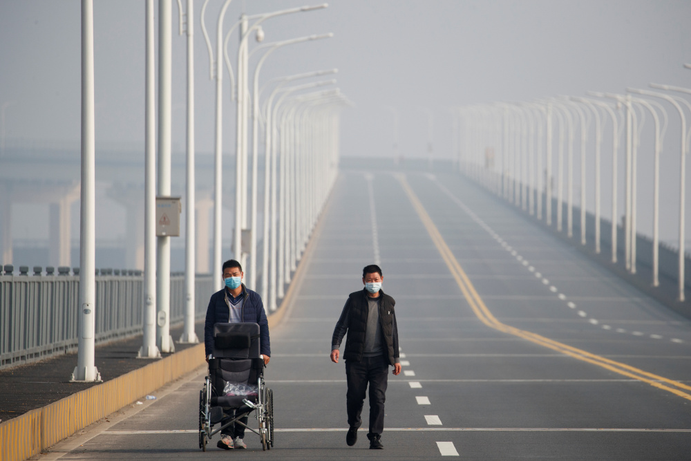 People arrive from Hubei province attempting to cross a checkpoint at the Jiujiang Yangtze River Bridge in Jiujiang, Jiangxi province as the country is hit by an outbreak of a new coronavirus, January 31, 2020. u00e2u20acu201d Reuters pic