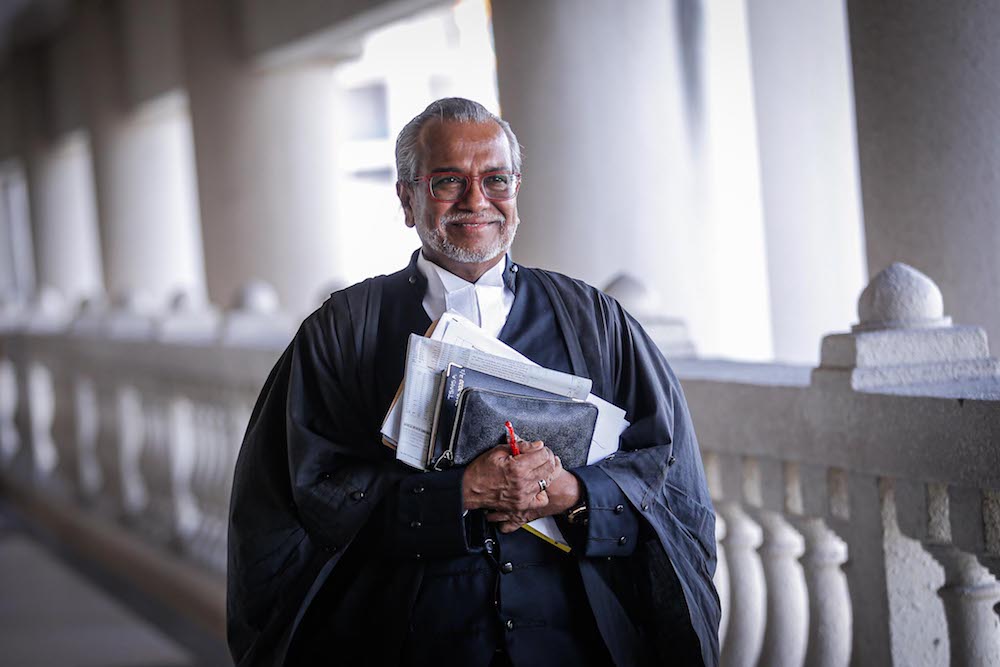 Defence lawyer, Tan Sri Muhammad Shafee Abdullah, arrives at the Kuala Lumpur Court Complex January 7, 2020. u00e2u20acu201d Picture by Hari Anggara