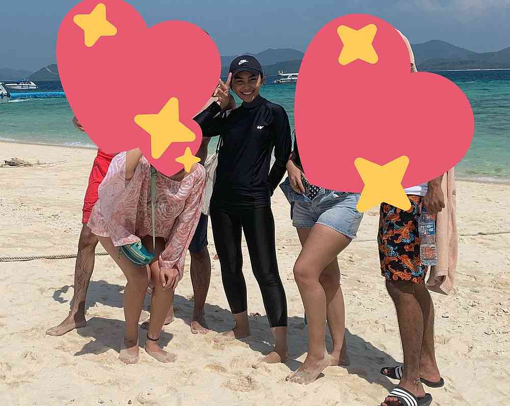 The model says she removed her cap to let it dry after it got wet at the beach. — Picture from Twitter/Sharifah Rose