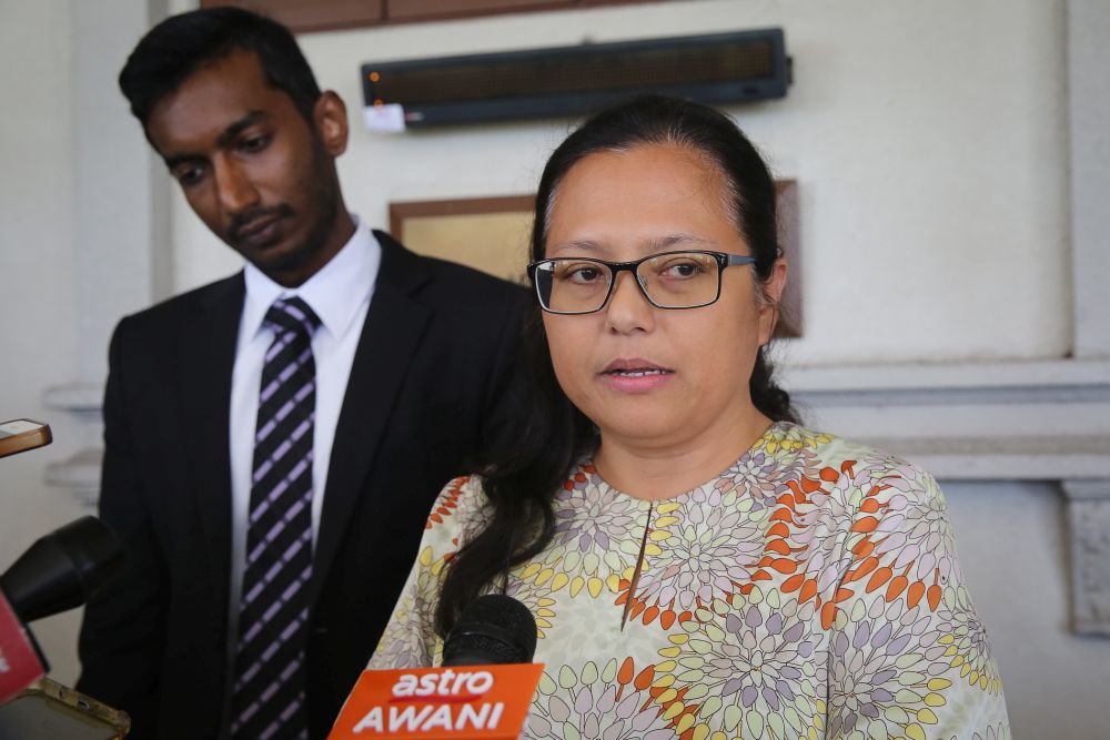 SIS executive director Rozana Isa speaks to reporters at the Kuala Lumpur Court Complex January 23, 2020. u00e2u20acu201d Picture by Yusof Mat Isann
