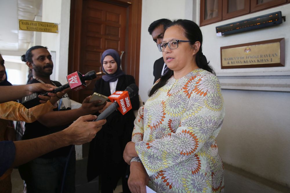 SIS executive director Rozana Isa speaks to reporters at the Kuala Lumpur Court Complex January 23, 2020. u00e2u20acu201d Picture by Yusof Mat Isann