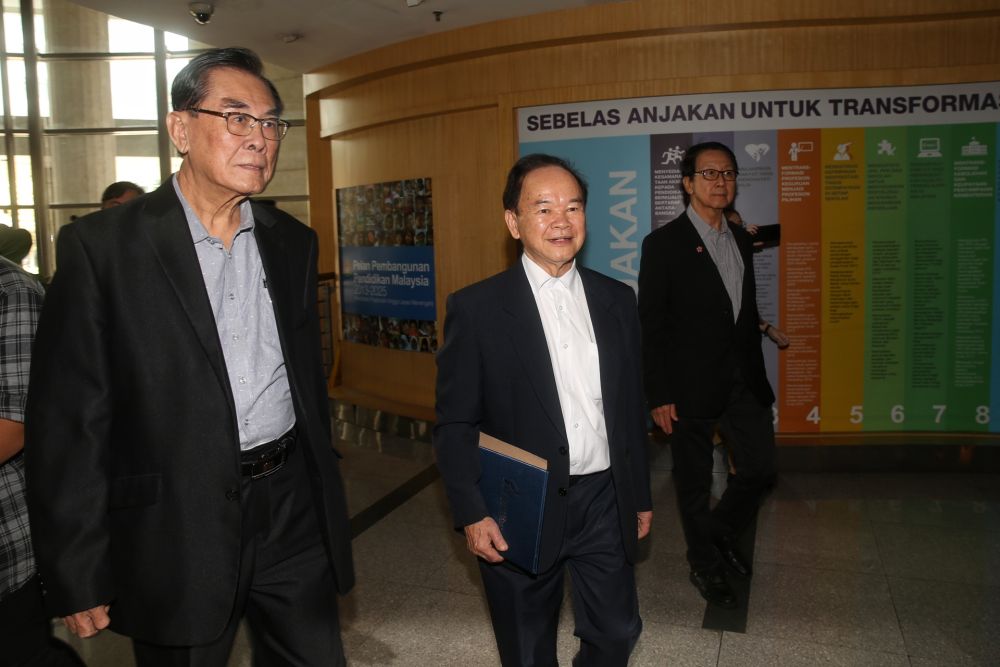 Dong Zong chairman Tan Tai Kim (centre) is pictured at the Education Ministry, Putrajaya January 2, 2020. u00e2u20acu201d Picture by Choo Choy May