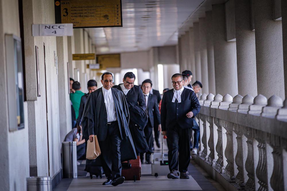 Deputy Public Prosecutor, Datuk V. Sithambaram (left), arrives at the Kuala Lumpur Court Complex January 7, 2020. — Picture by Hari Anggara