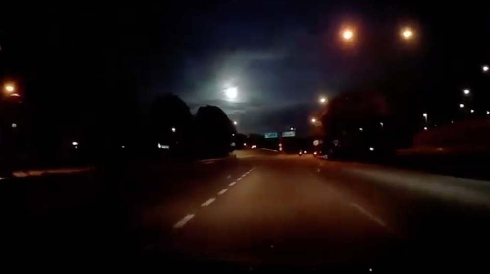 Astronomy.SG theorised that the unknown object either burned up before hitting the ground or that it was a smaller fragment of a larger meteorite that entered the atmosphere. u00e2u20acu201d Screengrab from Facebook/allsgstuff