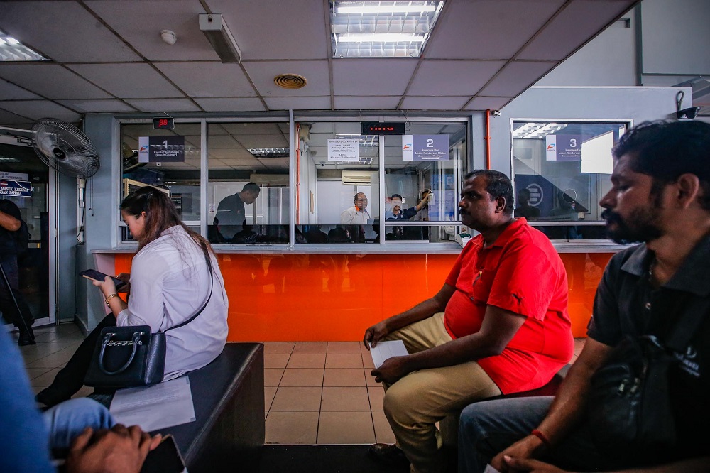 General view of people at the Wangsa Maju Puspakom branch in Kuala Lumpur February 7, 2020. u00e2u20acu201d Picture by Hari Anggara