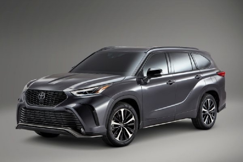 The Highlander SUV was given a sporty touch u00e2u20acu201d both inside and out u00e2u20acu201d thanks to the XSE treatment. u00e2u20acu201d Picture courtesy of Toyota