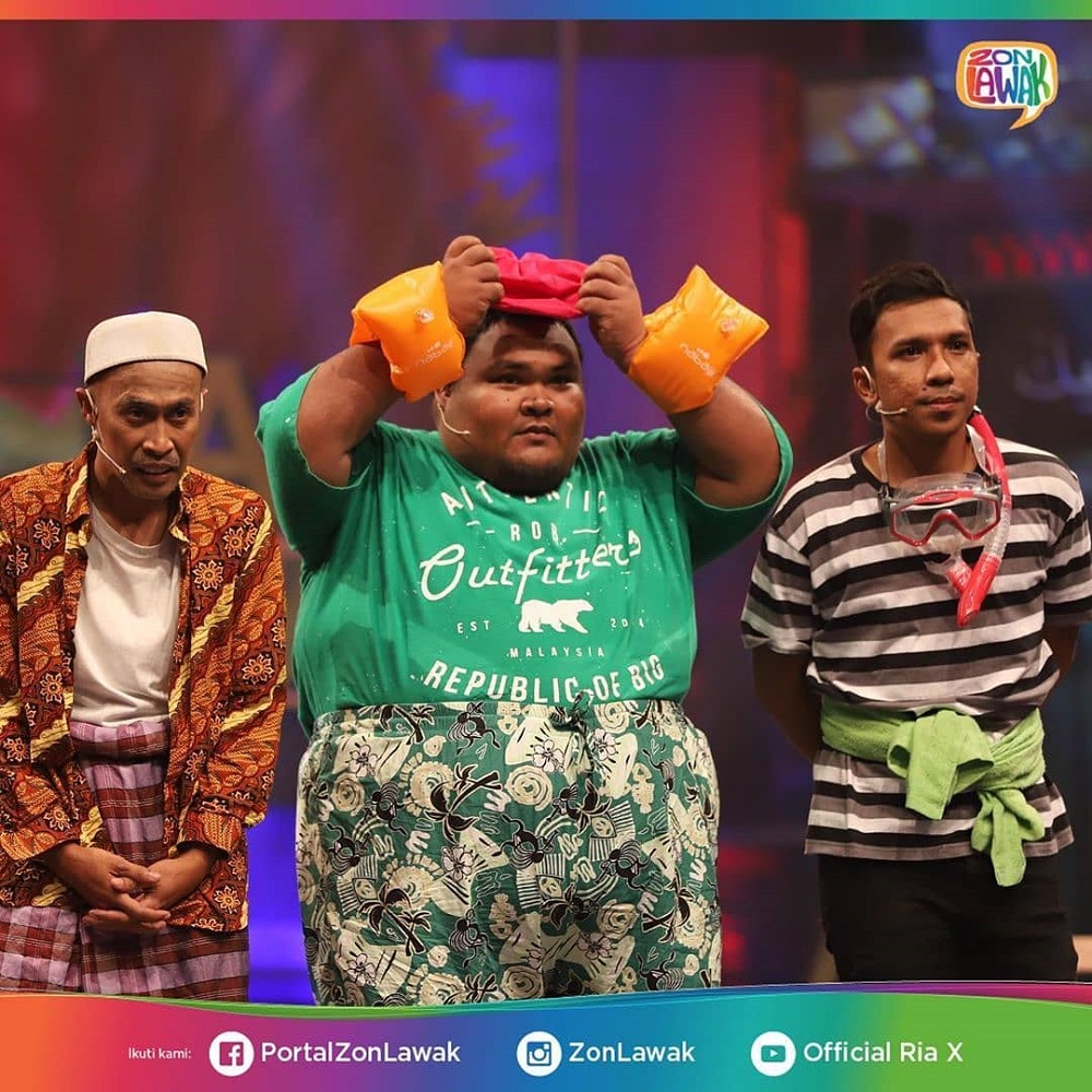 Abam flanked by Bocey members Achey (left) and Fad. — Picture from Instagram/Official Abam Bocey FC