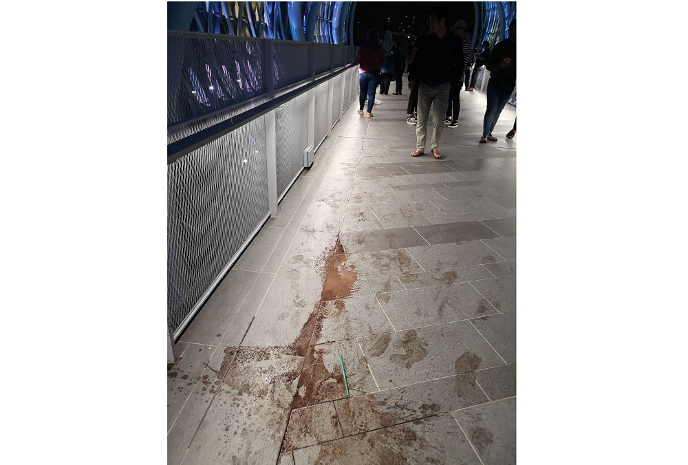 The Saloma Link floor covered in dried up liquid that might have come from a drink. — Picture courtesy of Twitter/Cyberjaya Info