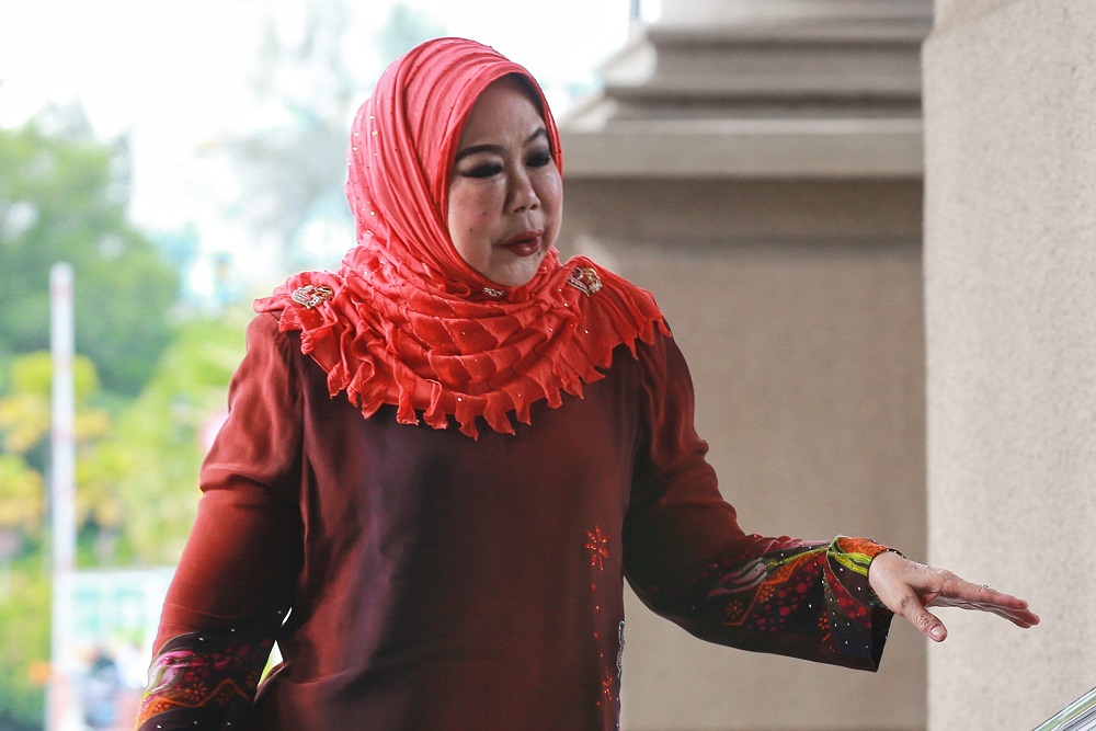 Former auditor-general Tan Sri Madinah Mohamad arrives at the Kuala Lumpur High Court February 18, 2020. u00e2u20acu2022 Picture by Ahmad Zamzahuri