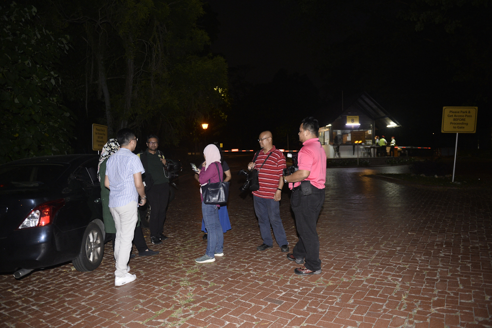 Members of the media waiting outside Prime Minister Tun Dr Mahathir Mohammadu00e2u20acu2122s private residence at The Mines, Seri Kembangan February 23,2020. u00e2u20acu201d Picture by Miera Zulyana