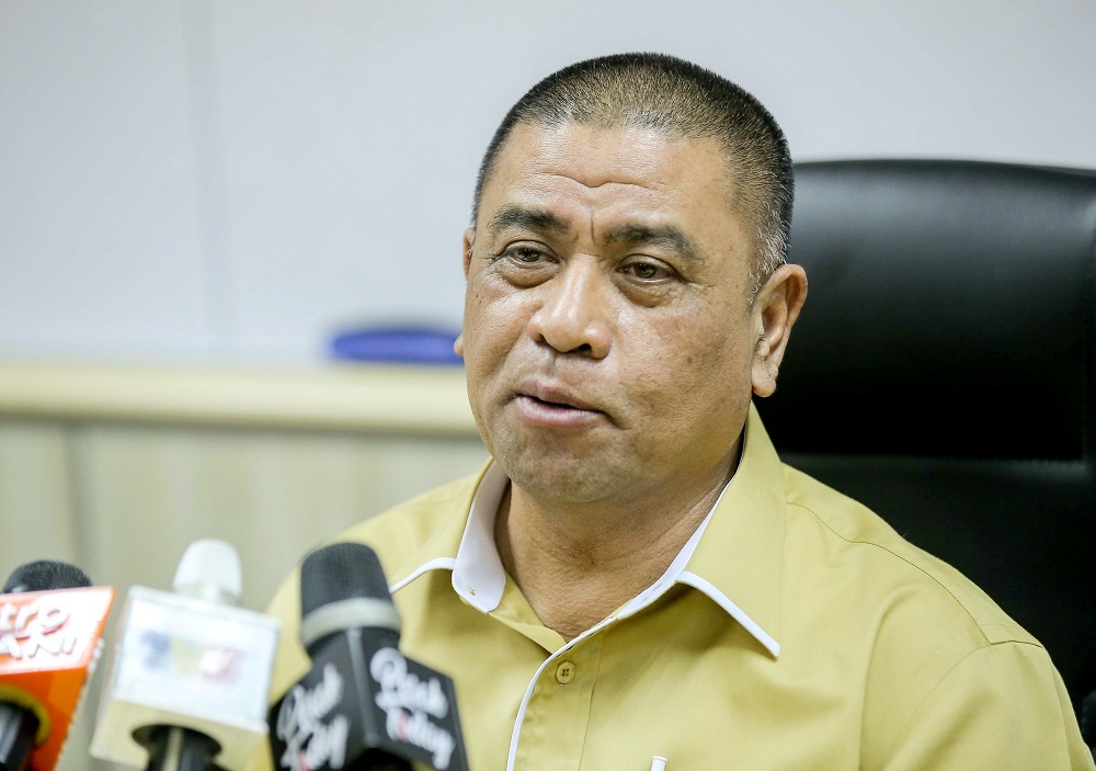 Perak Opposition leader Datuk Saarani Mohamad speaks to the press at the Perak Umno headquarters in Ipoh February 25, 2020. u00e2u20acu201d Picture by Farhan Najib