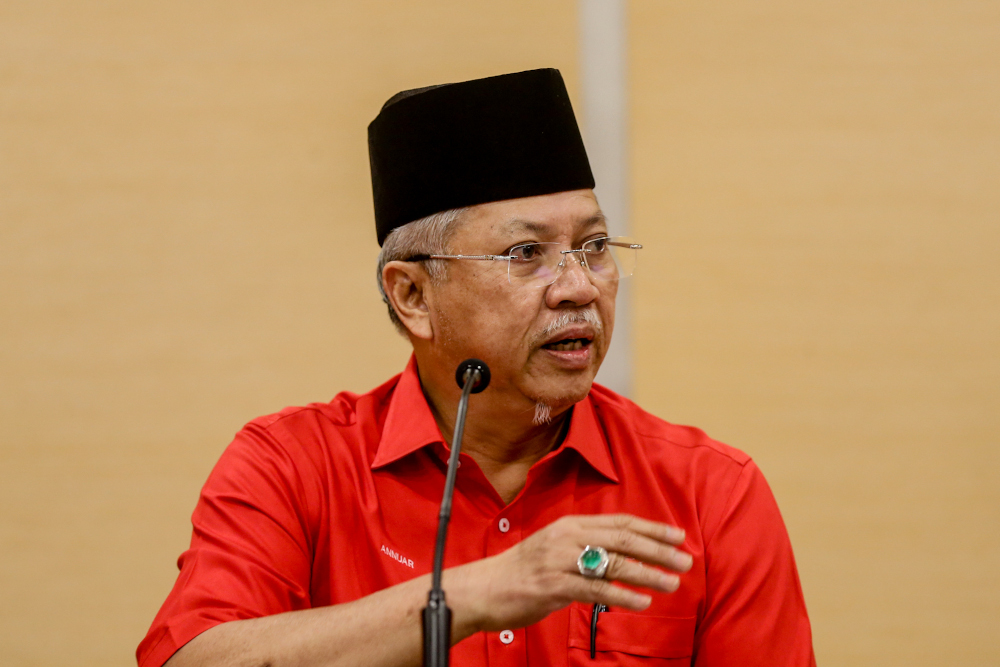 Umno secretary-general Tan Sri Annuar Musa speaks during a press conference at the partyu00e2u20acu2122s headquarters in Kuala Lumpur February 27, 2020. u00e2u20acu201d Picture by Firdaus Latif