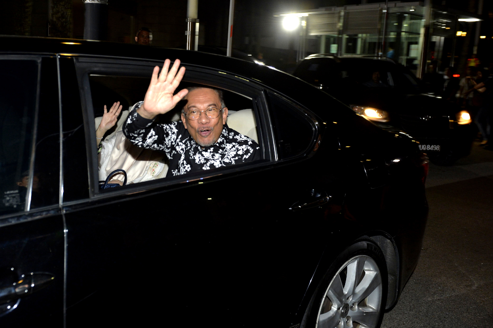 Datuk Seri Anwar Ibrahim leaves Yayasan Al-Bukhary February 29, 2020. — Picture by Miera Zulyana 