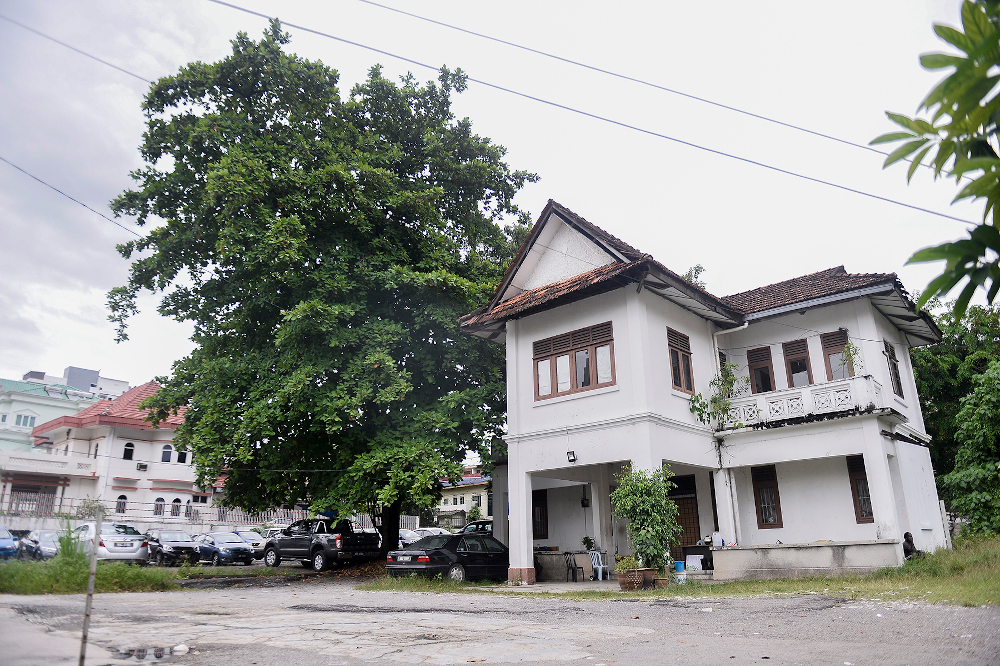 Popular restaurants in the area include Lisette’s Cafe and Bakery, Baba Low, Transparent Coffee, Fierce Curry House, Southern Rock Seafood and Zoe Bangsar. — Picture by Miera Zulyana