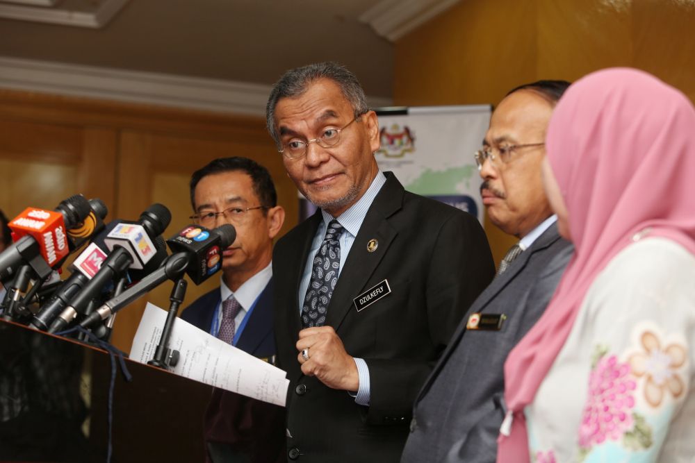 Datuk Seri Dzulkefly Ahmad speaks to reporters at the Health Ministry in Putrajaya February 3, 2020. u00e2u20acu201d Picture by Choo Choy May