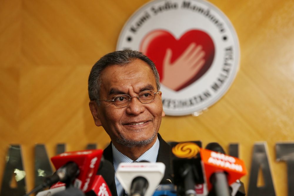 Datuk Seri Dzulkefly Ahmad speaks to reporters at the Health Ministry in Putrajaya February 3, 2020. u00e2u20acu201d Picture by Choo Choy May