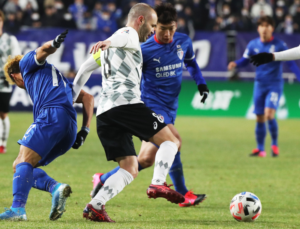 Vissel Kobeu00e2u20acu2122s Andres Iniesta fights for the ball with Suwon Samsung Bluewingsu00e2u20acu2122s Ko Seung-beom (left) during the AFC Champions League group G football match in Suwon February 19, 2020. u00e2u20acu201d AFP pic 
