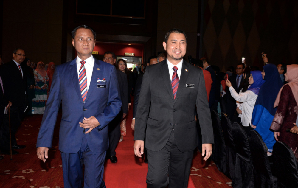 Johor Mentri Besar Dr Sahruddin Jamal (centre) said the new coalition will seek an audience with the Sultan of Johor to present the proposed names of the stateu00e2u20acu2122s mentri besar before a new state executive council can be appointed. u00e2u20acu201d Picture by Ben Tan