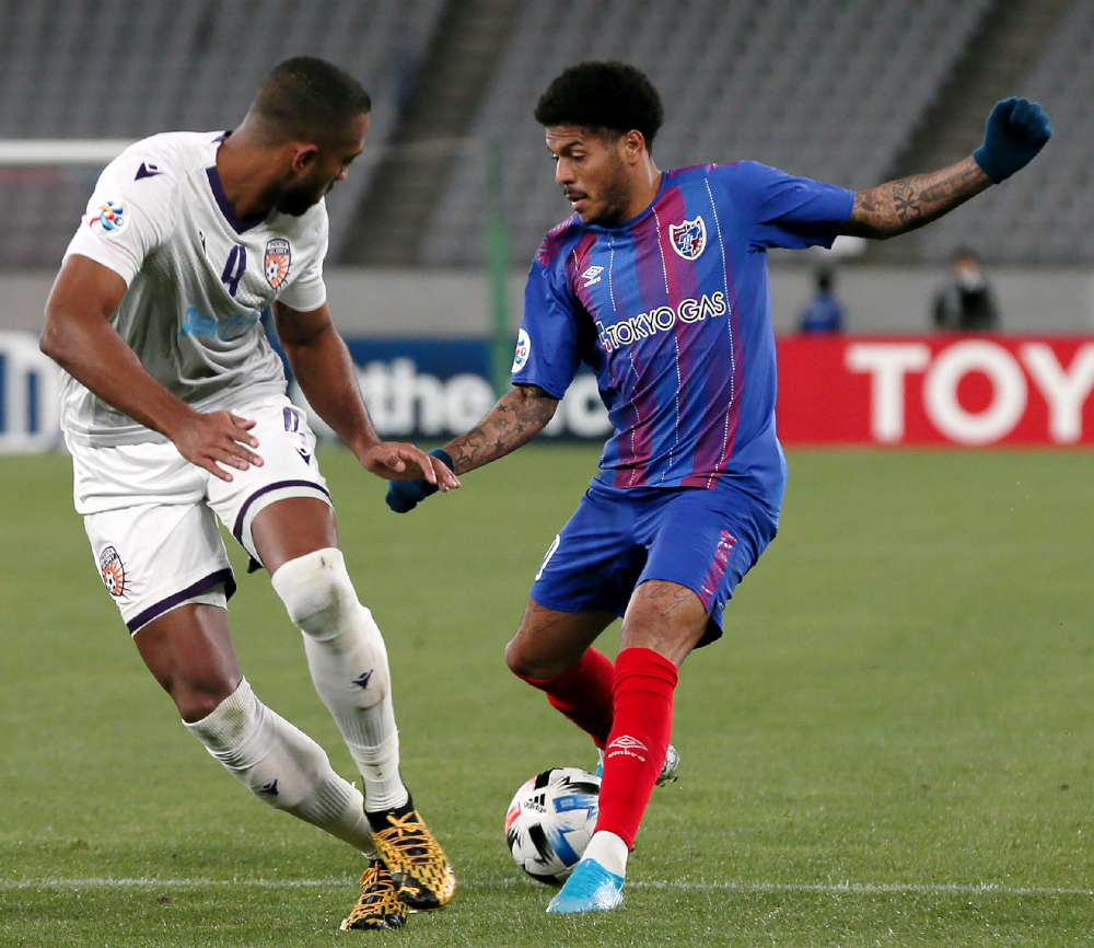 FC Tokyo forward Leandro (right) fights for the ball with Perth Glory defender Gregory Wuthrich during the AFC Champions League group F football match between Japan;s FC Tokyo and Australiau00e2u20acu2122s Perth Glory at the Ajinomoto stadium in Tokyo February 18, 20