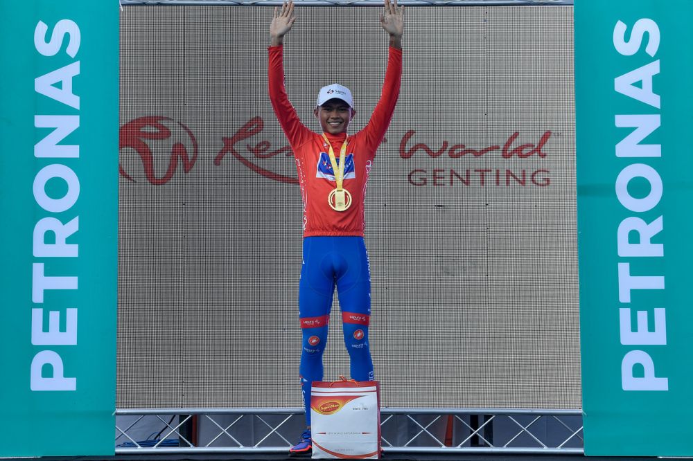 Muhamad Nur Aiman Mohd Zariff became the first Malaysian in the 25-year history of Le Tour de Langkawi to win the red jersey (King of Mountain). u00e2u20acu201d Bernama pic