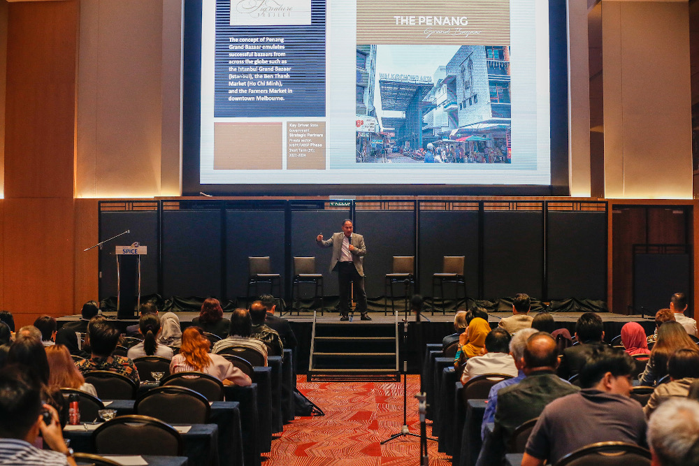 Professor Badaruddin Mohamed briefing the crowd during the Penang Transport Masterplan Town Hall Session in George Town, Penang February 13, 2020. u00e2u20acu201d Picture by Sayuti Zainudin