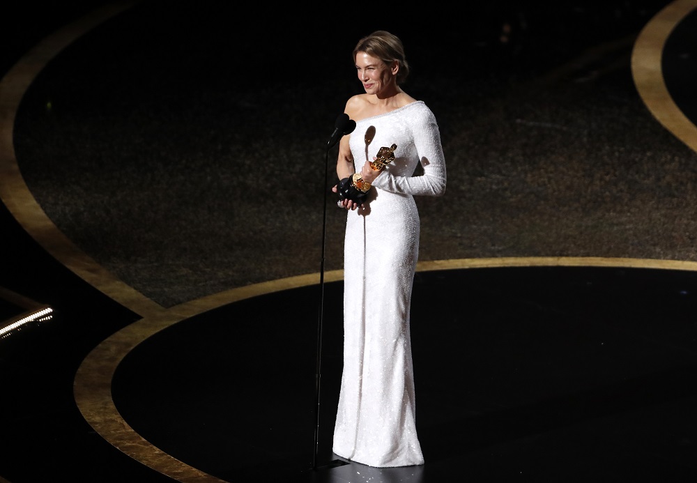 Renee Zellweger accepts the Oscar for Best Actress for u00e2u20acu02dcJudyu00e2u20acu2122 at the 92nd Academy Awards in Hollywood, Los Angeles, California February 9, 2020. u00e2u20acu201d Reuters pic