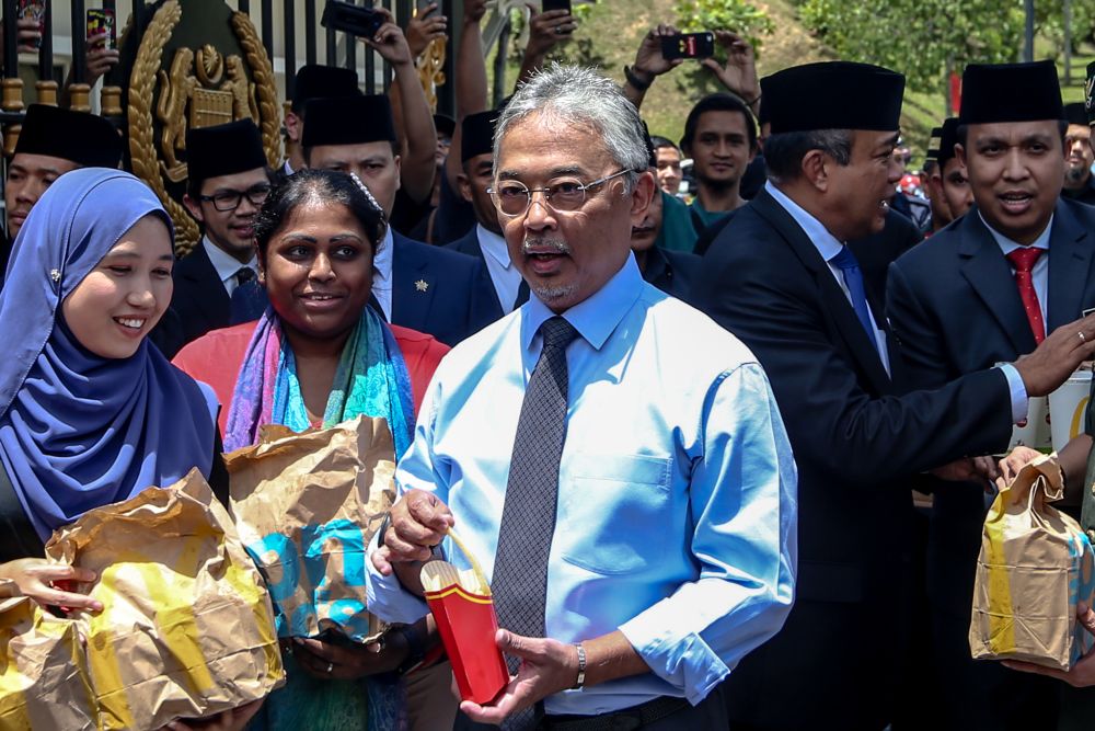 Yang di-Pertuan Agong Al-Sultan Abdullah Ri'ayatuddin Al-Mustafa Billah Shah (centre) shares a meal of McDonald's with members of the media at Istana Negara February 25, 2020. ― Picture by Miera Zulyana