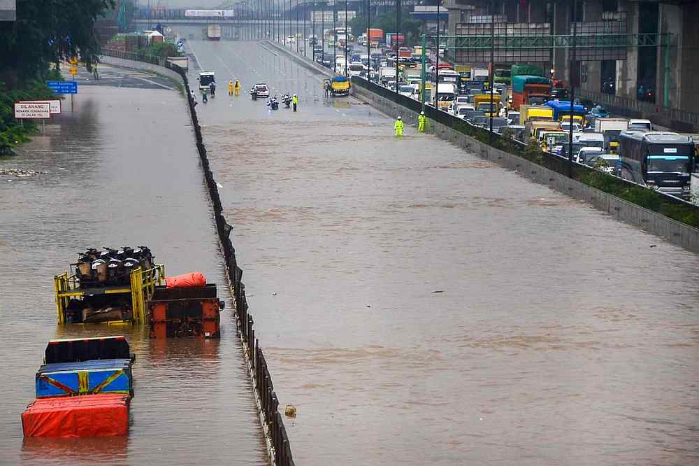 Motorists are seen trapped on a flooded toll road after heavy rain in Bekasi, West Java on February 25, 2020. u00e2u20acu201d AFP pic