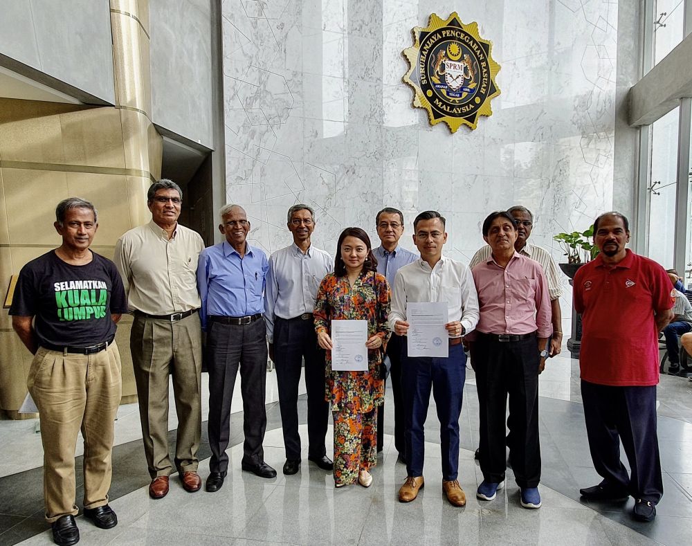 Pakatan MPs Hannah Yeoh and Fahmi Fadzil lodge a report with the MACC on the Bangsar-Damansara Elevated Highway project in Putrajaya September 19, 2019. u00e2u20acu201d Picture courtesy of Segambut MP Hannah Yeoh's Office