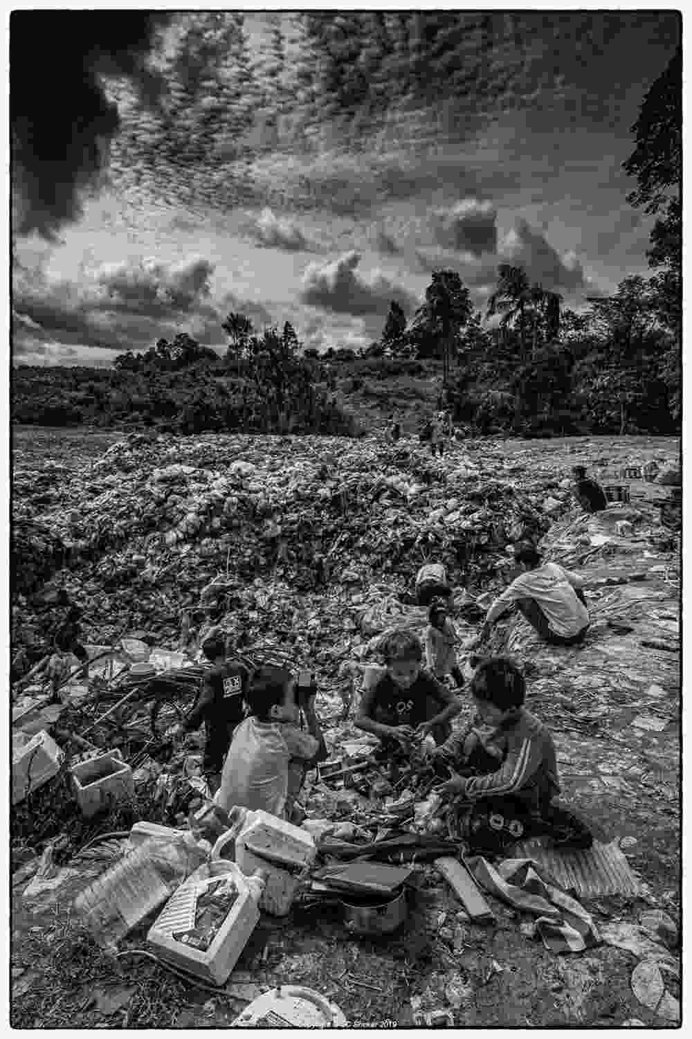 Children runing around barefoot amongst the garbage are often injured by broken glass, rusty tin cans and other sharp objects. ― Picture by SC Shekar