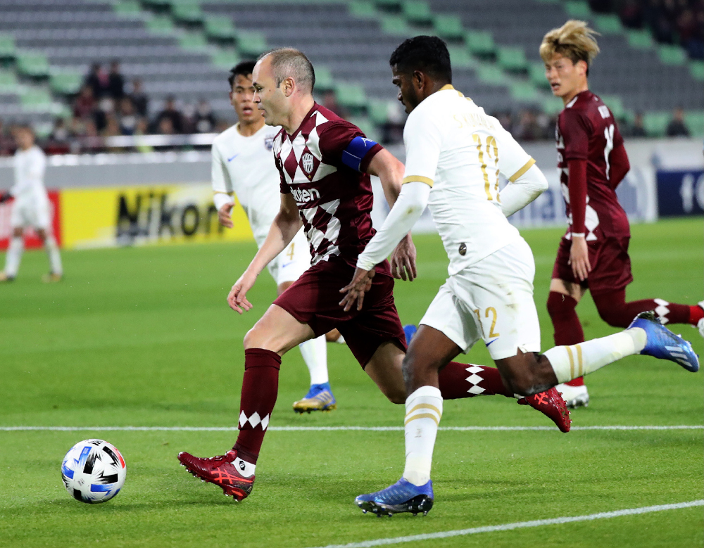 Andres Iniesta (left) fight for the ball with Johor Darul Tau00e2u20acu2122zim defender Kunanlan Subramaniam (2nd right) during the AFC Champions League group G football match between Japanu00e2u20acu2122s Vissel Kobe and the Southern Tigers at Misaki Park Stadium in Kobe, Hyogo