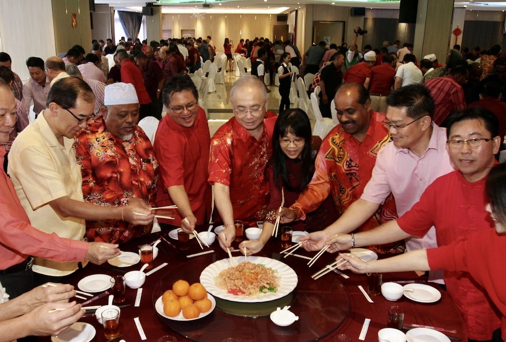 MCA president Datuk Seri Wee Ka Siong (centre) tosses yee sang during the Johor MCAu00e2u20acu2122s Chinese New Year celebrations in Danga Bay, Johor Baru February 7, 2020. u00e2u20acu201d Picture by Ben Tan