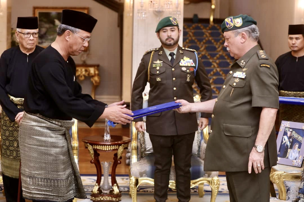 Newly-minted Johor Mentri Besar Datuk Hasni Mohammad (left) receiving his appointment letter and taking his oath of office before Johor ruler Sultan Ibrahim Iskandar in Johor Baru February 28, 2020. u00e2u20acu201d Picture courtesy of Johor Royal Press Office