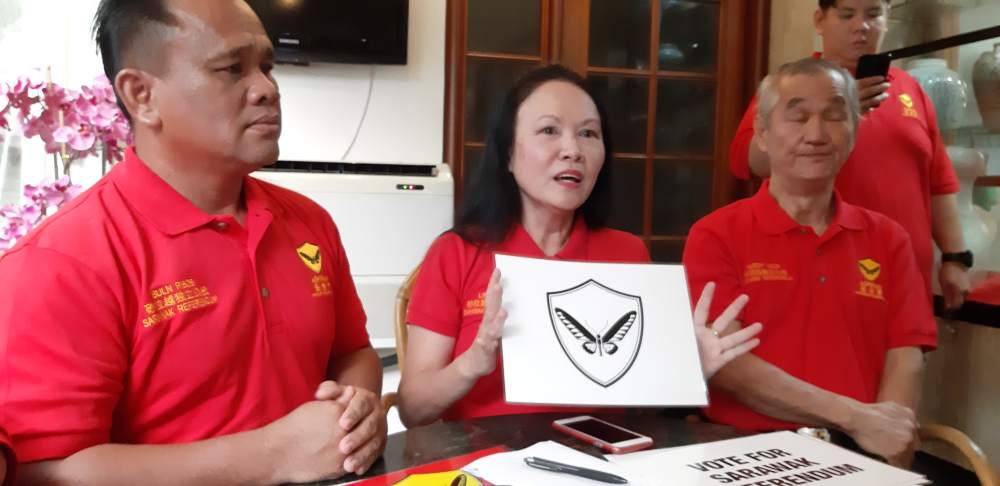 Aspirasi president Lina Soo holding the party's new symbol at a press conference in Kuching, February 22, 2020. u00e2u20acu2022 Picture by Sulok Tawie  