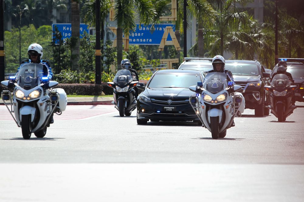 A vehicle ferrying Tun Dr Mahathir Mohamad arrives at Istana Negara for an audience with the Agong February 27, 2020. u00e2u20acu201d Picture by Yusof Mat Isa