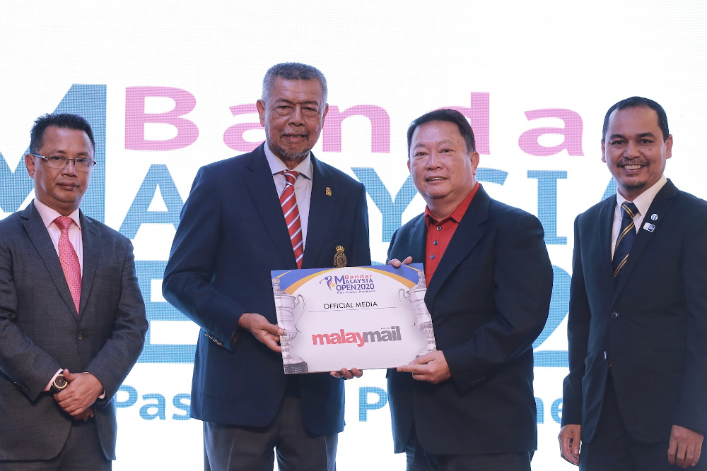 Malay Mail editor-in-chief Datuk Wong Sai Wan on stage with Malaysian Golf Association (MGA) President Tan Sri Mohd Anwar Mohd Nor after Malay Mail was named the official media partner of the tournament February 19, 2020. u00e2u20acu201d Picture by Ahmad Zamzahuri